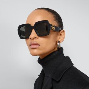 Gucci GG1547S 001 Sunglasses Black Square Frame, Grey Lenses